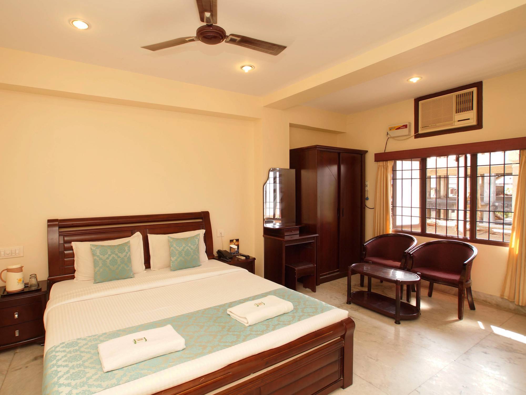 Lloyds Serviced Apartments, Near Music Academy 2* Chennai