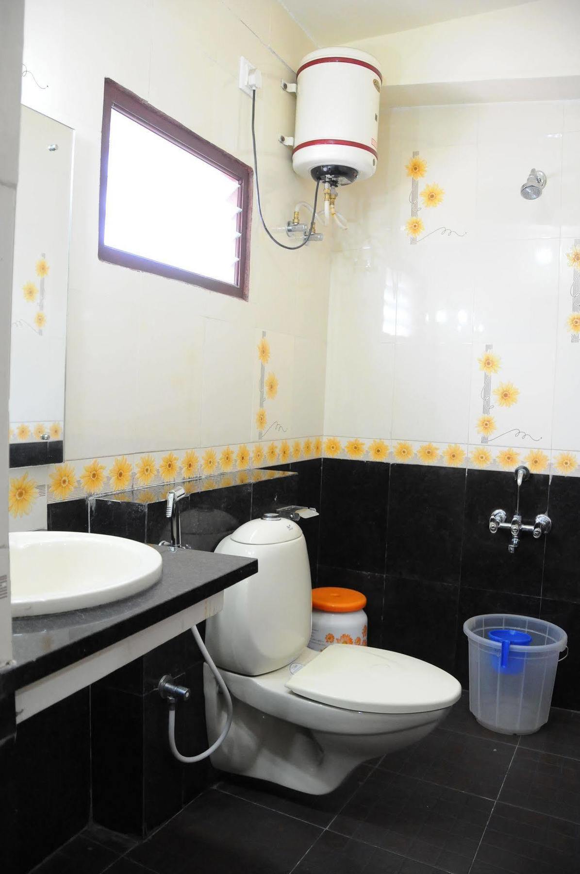 Lloyds Serviced Apartments, Near Music Academy Chennai