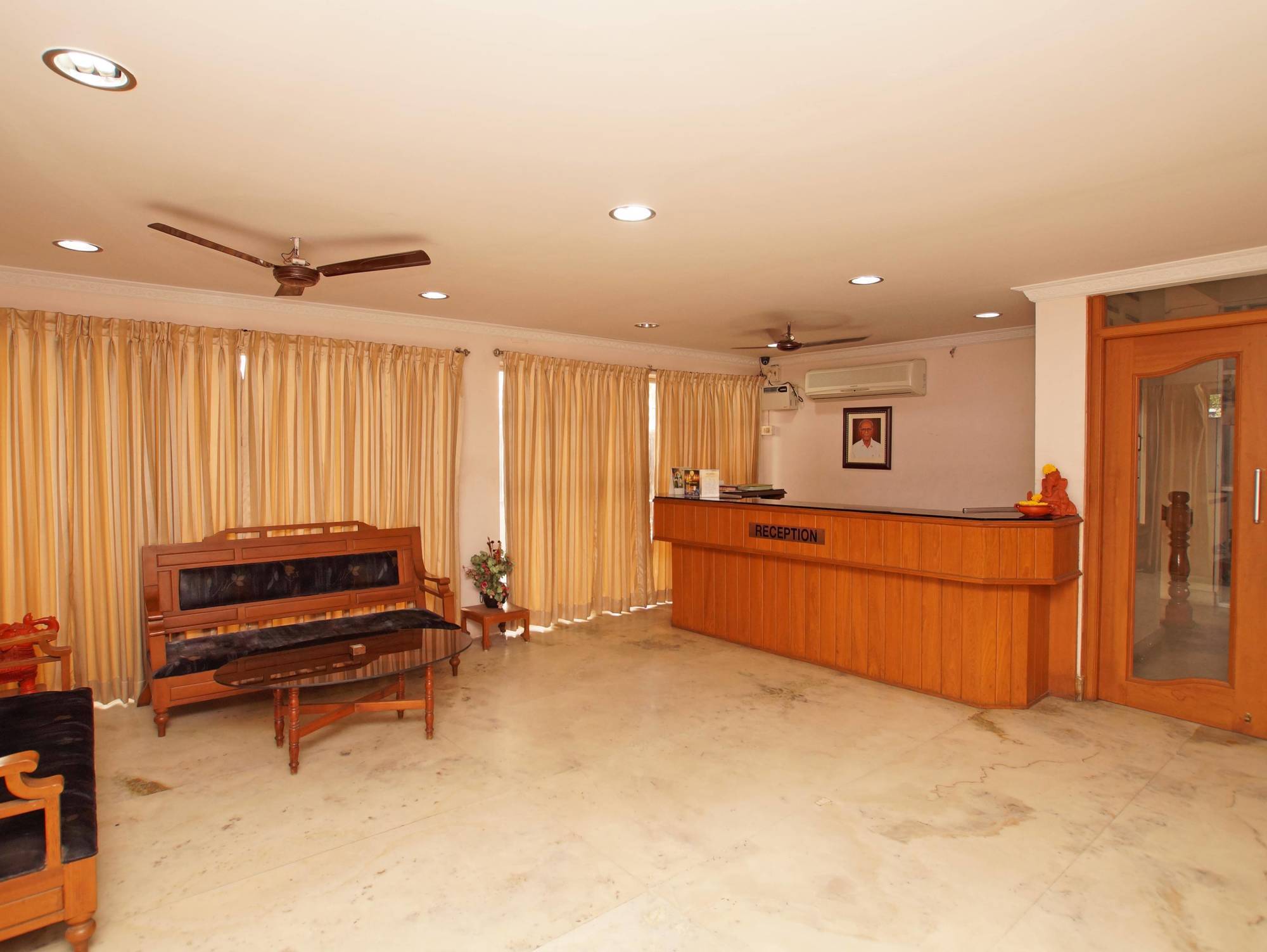 Lloyds Serviced Apartments, Near Music Academy Guest house Chennai
