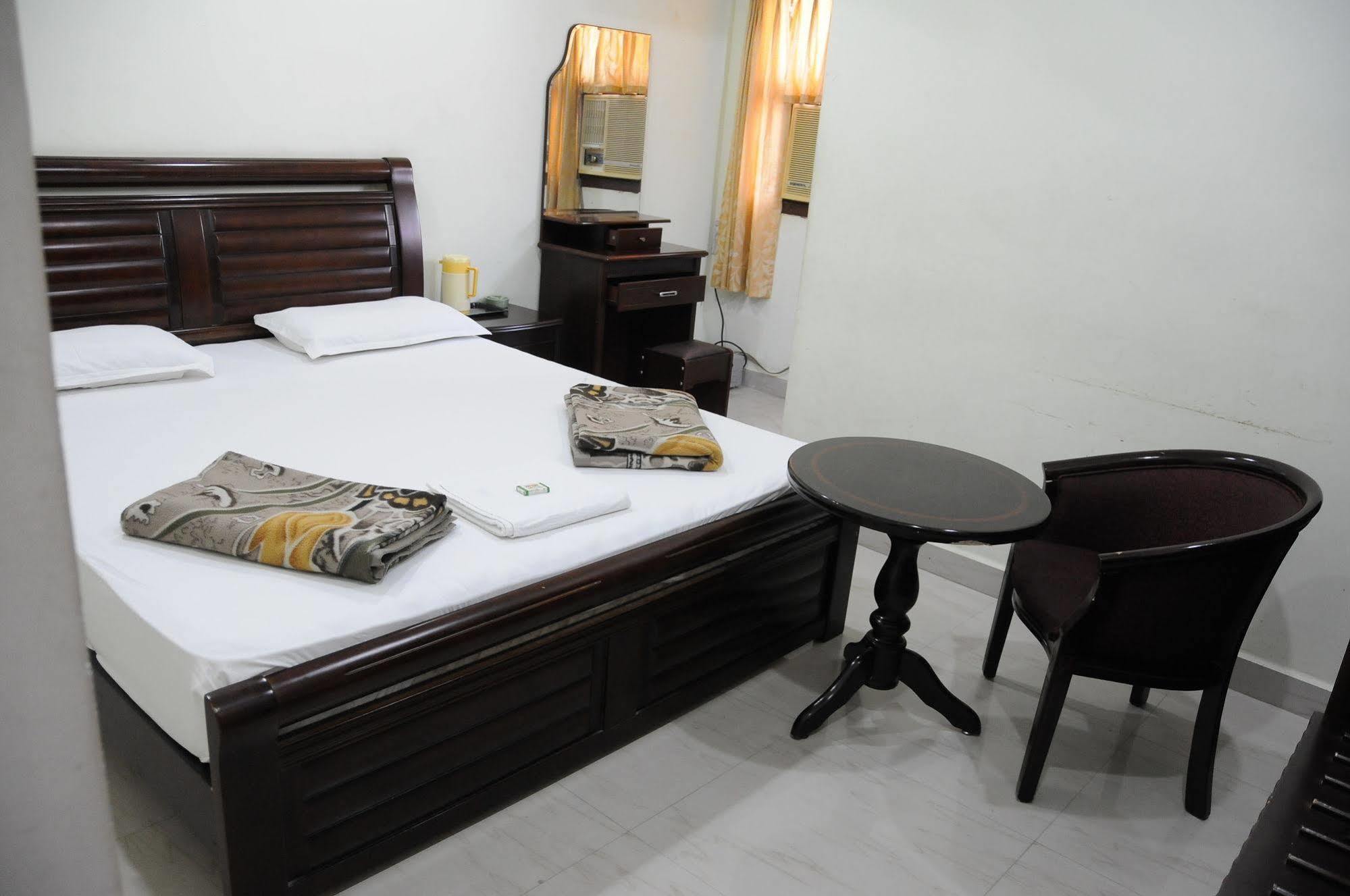 Lloyds Serviced Apartments, Near Music Academy Chennai
