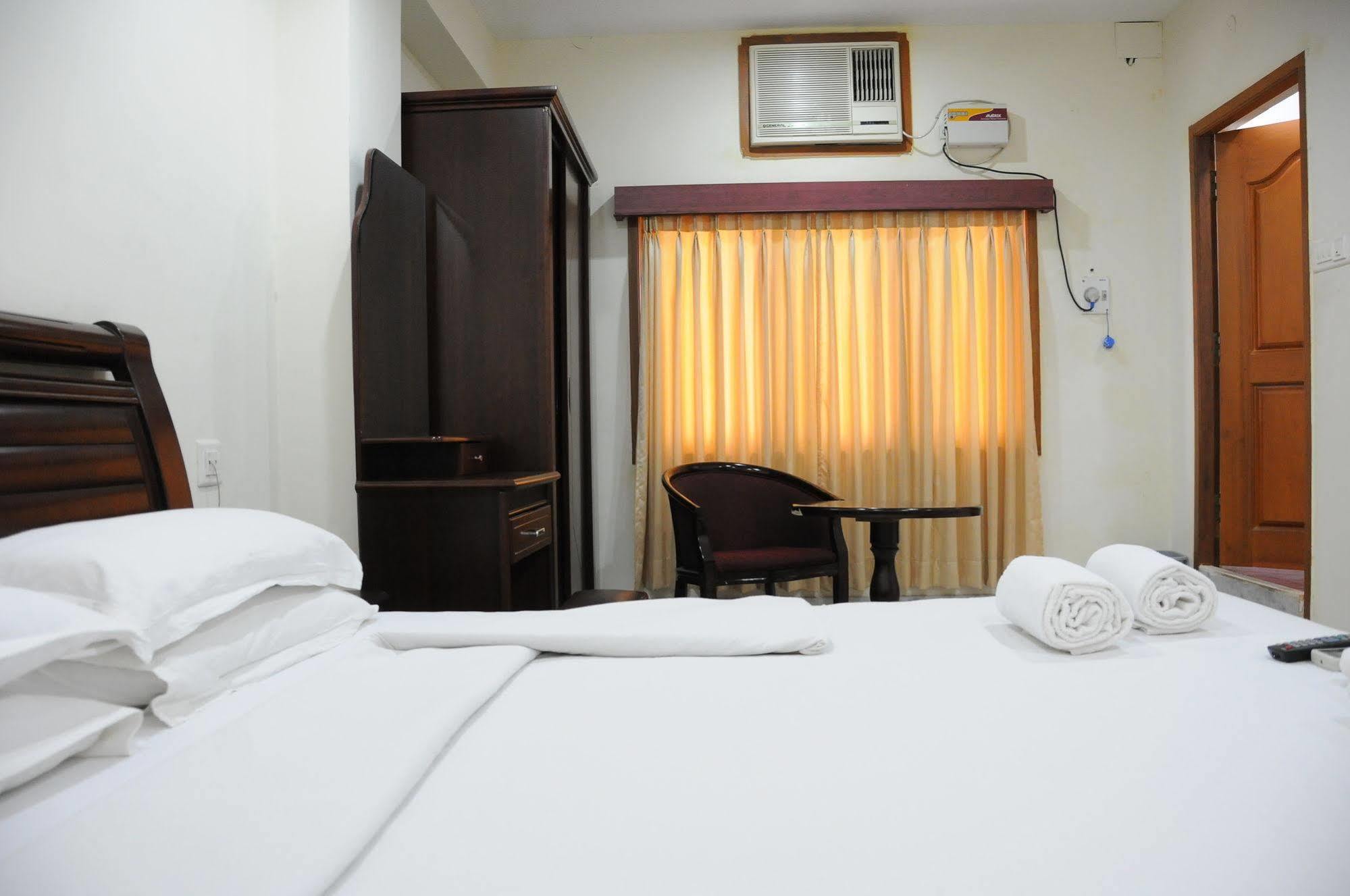 Lloyds Serviced Apartments, Near Music Academy 2* Chennai