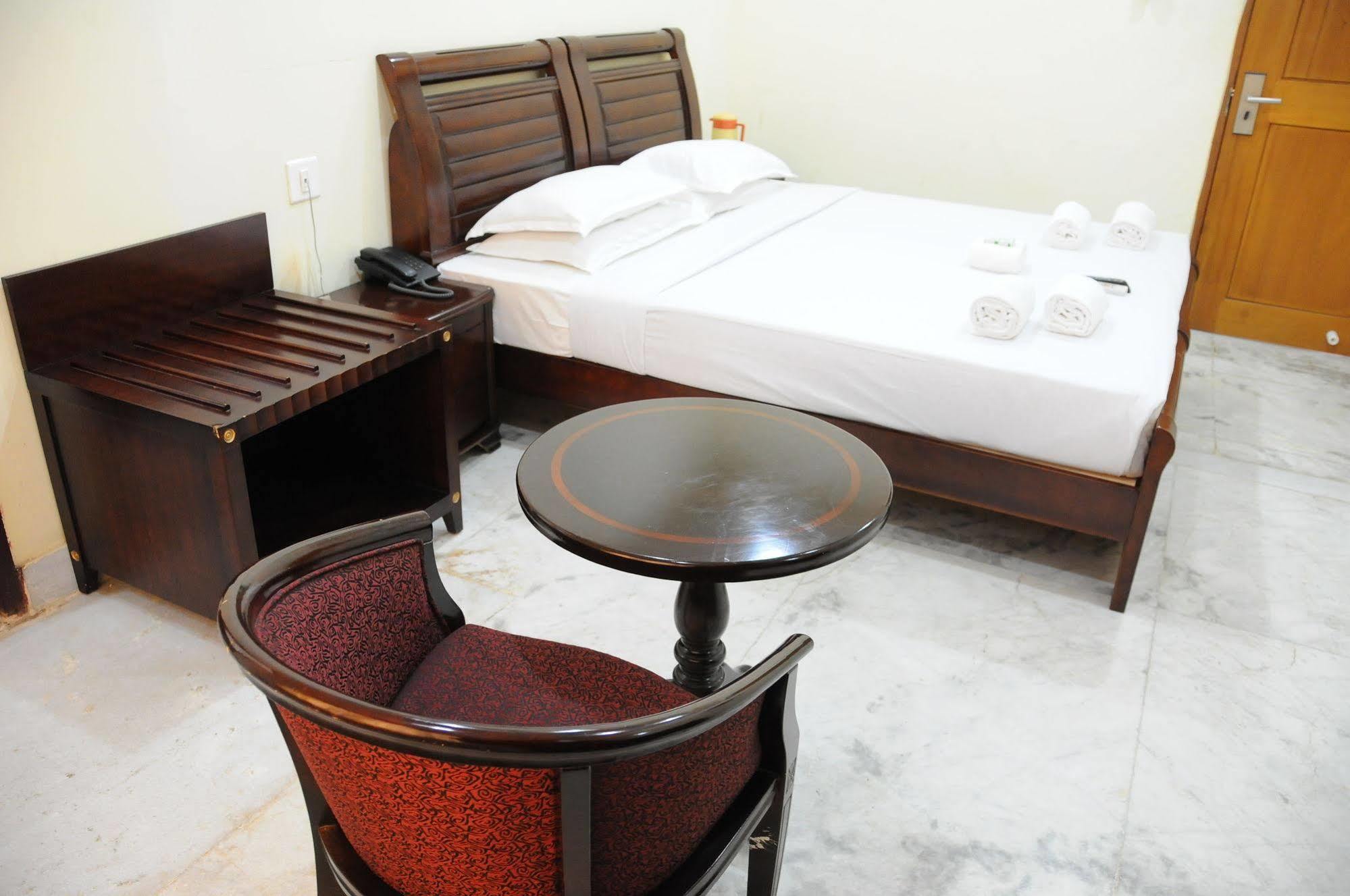Guest house Lloyds Serviced Apartments, Near Music Academy Chennai