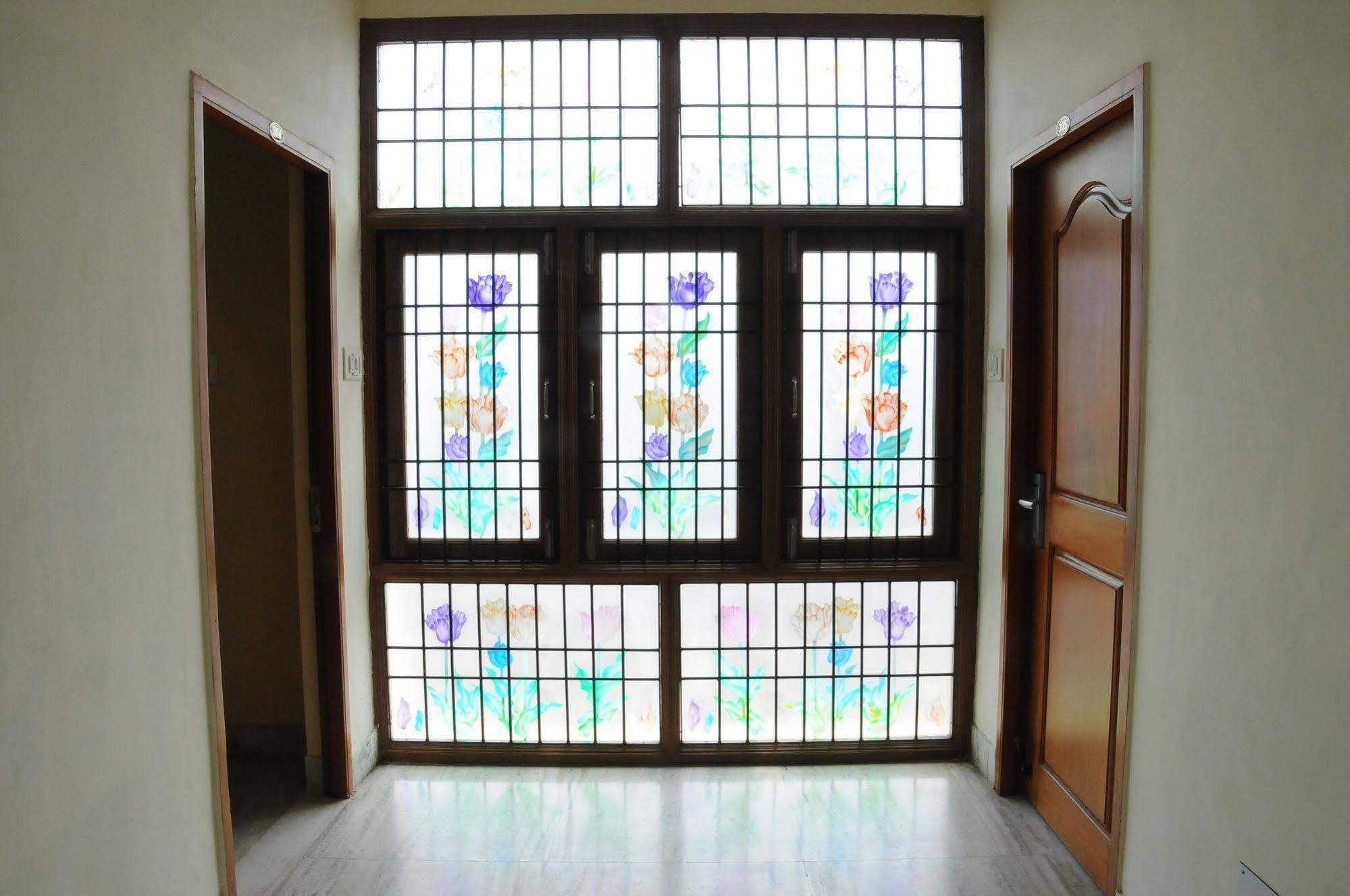 Lloyds Serviced Apartments, Near Music Academy Guest house 2*