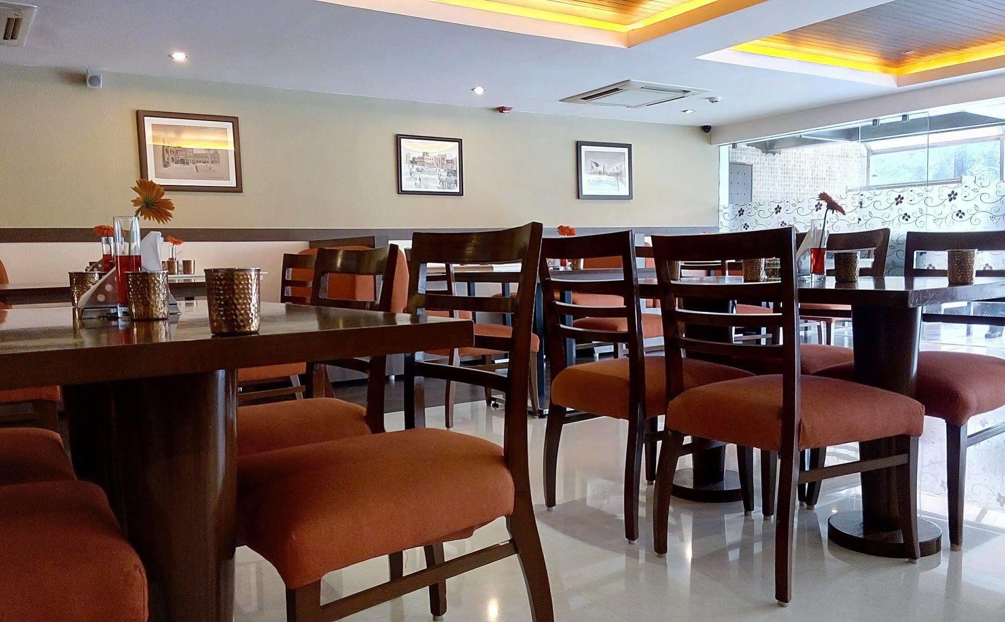 Marina Egmore 2*