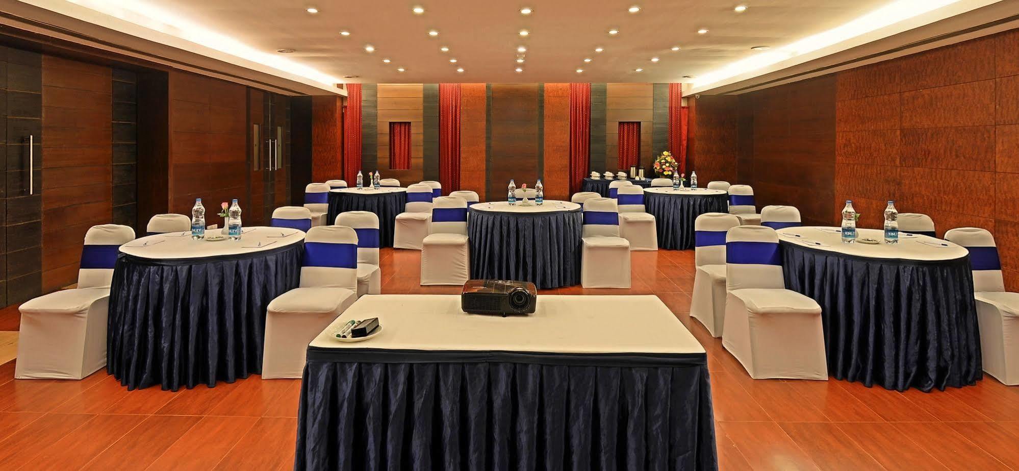 Hotel Super Townhouse Koyambedu 4*