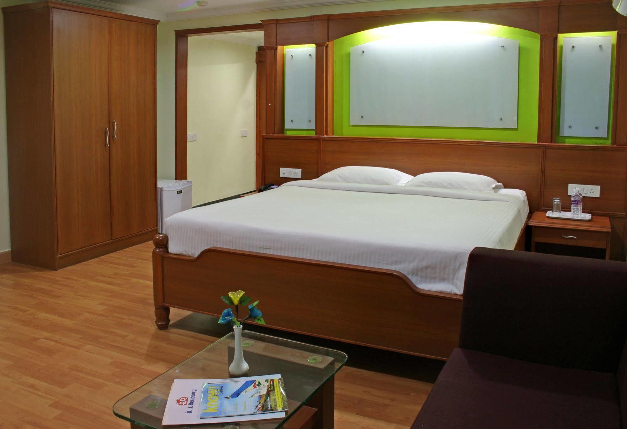 Hotel Fabexpress Black Pearl T Nagar 3*