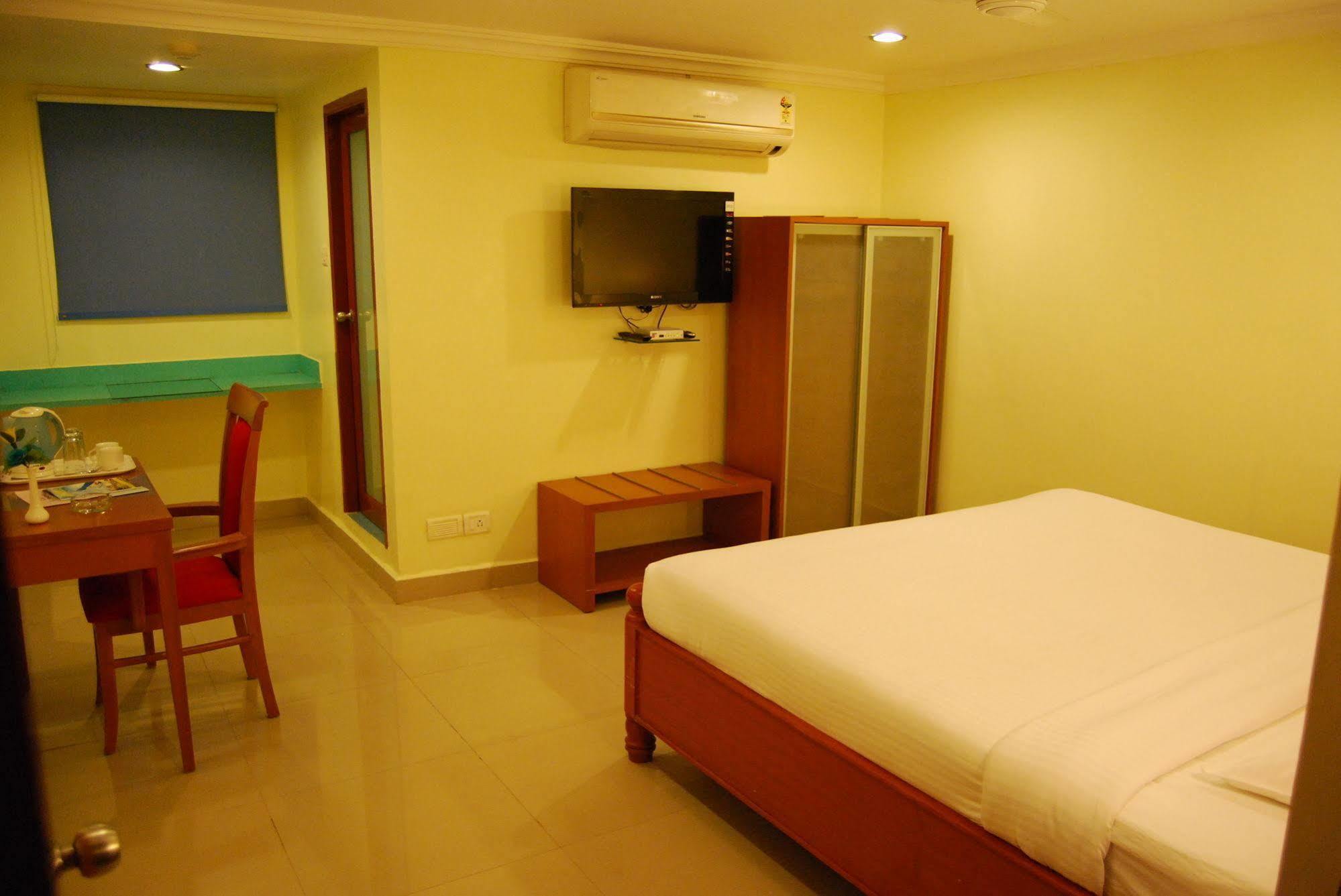 Fabexpress Black Pearl T Nagar 3*