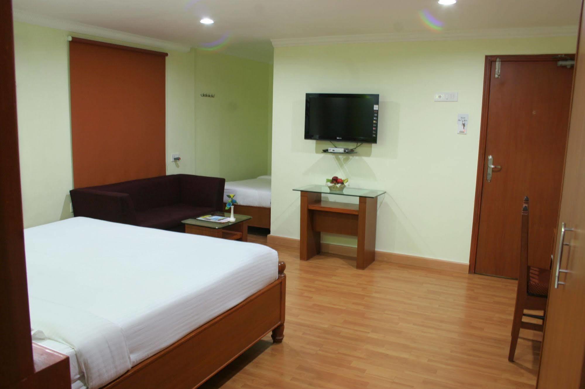 Hotel Fabexpress Black Pearl T Nagar 3*
