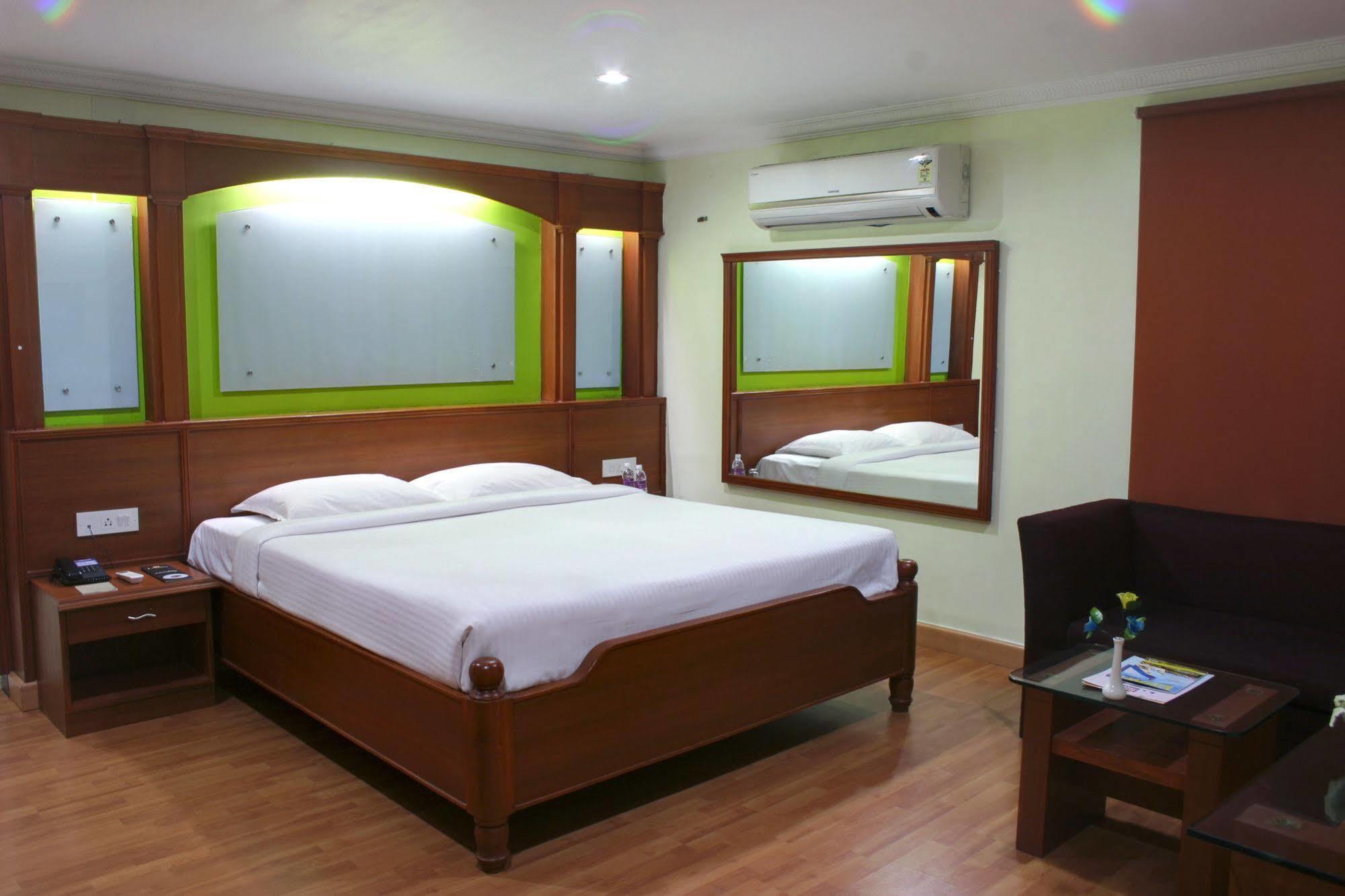 Fabexpress Black Pearl T Nagar Hotel 3*