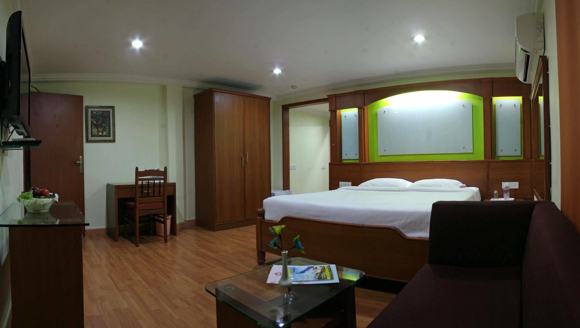 Hotel Fabexpress Black Pearl T Nagar 3*