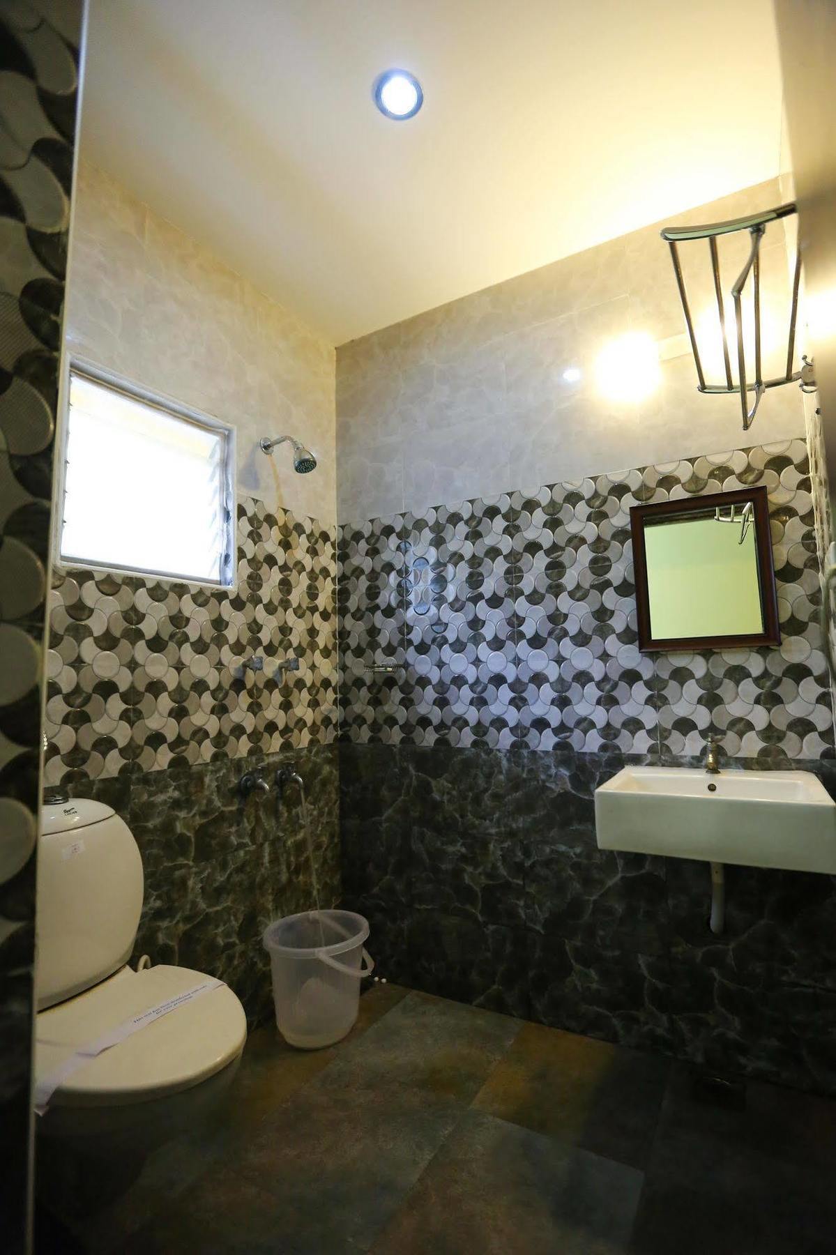 Season 4 Residences - Teynampet Near Apollo Hospital ,balaji Dental, Us Consulate Hotel Chennai