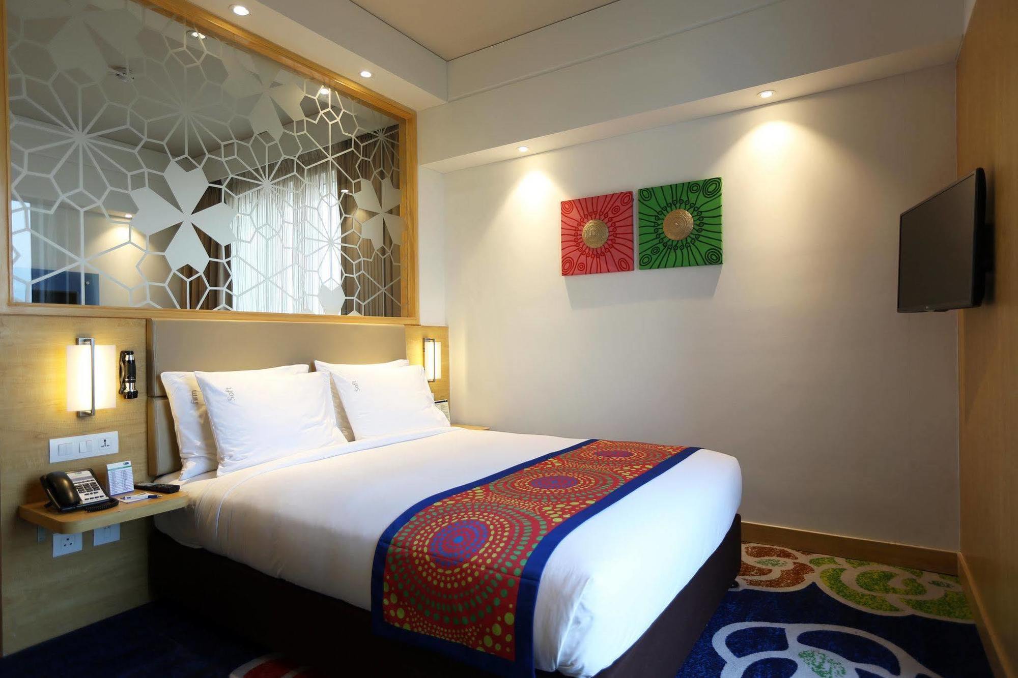 Express Old Mahabalipuram Road Hotel 4*
