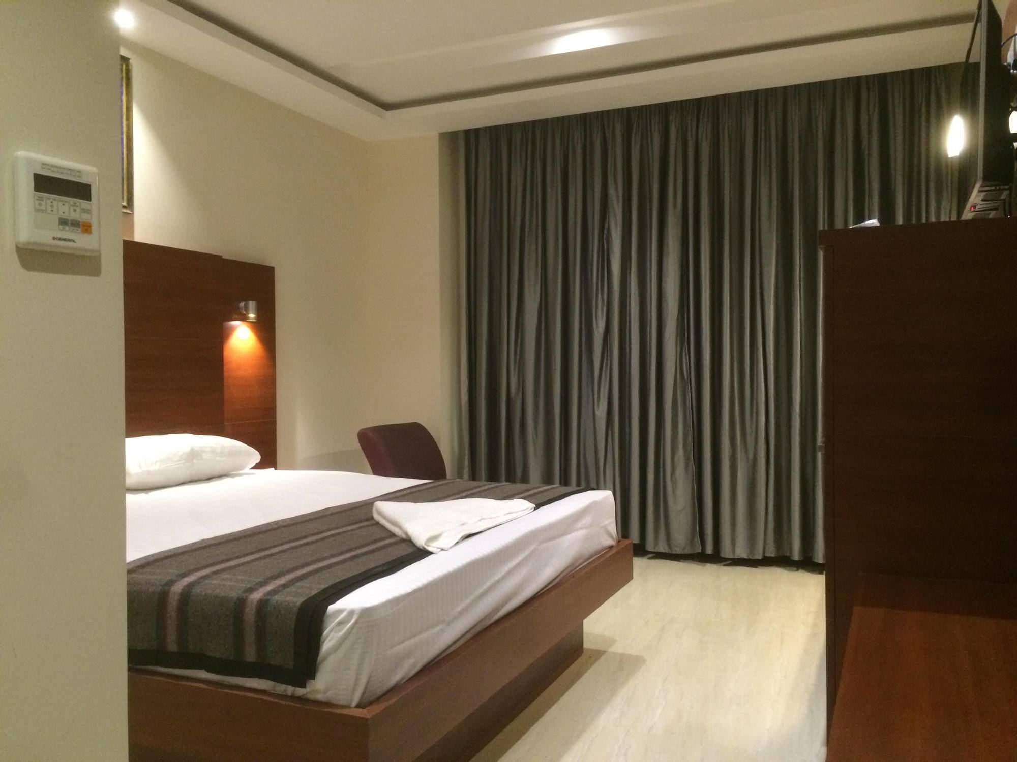 Avenue 3*