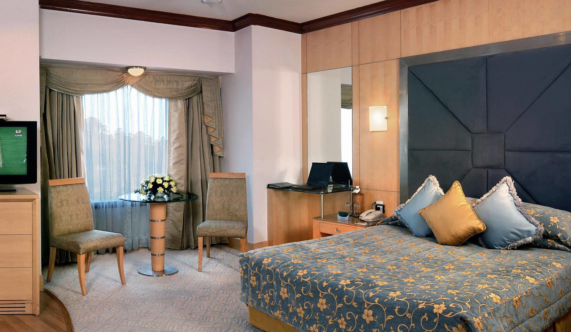 Hotel Park Plaza Omr
