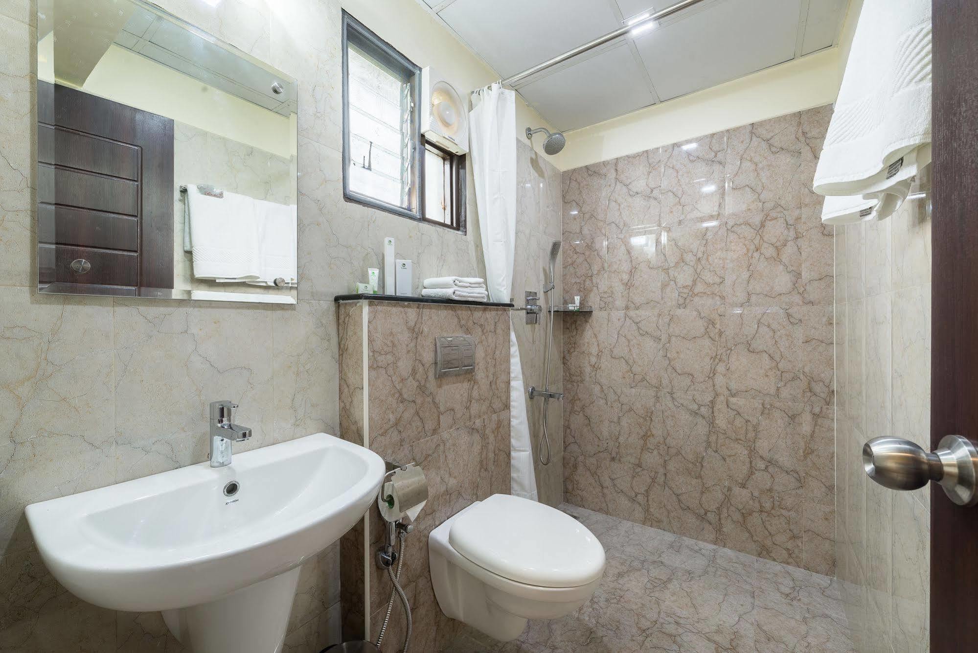 Hotel Treebo Adin Residence Chennai Trade Centre 3*