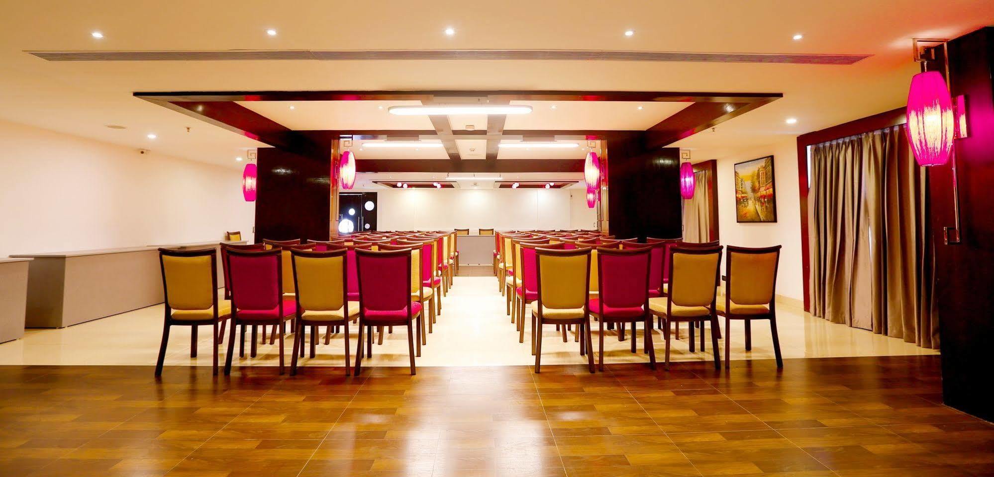 Hotel Zone By The Park, Orr, 4*