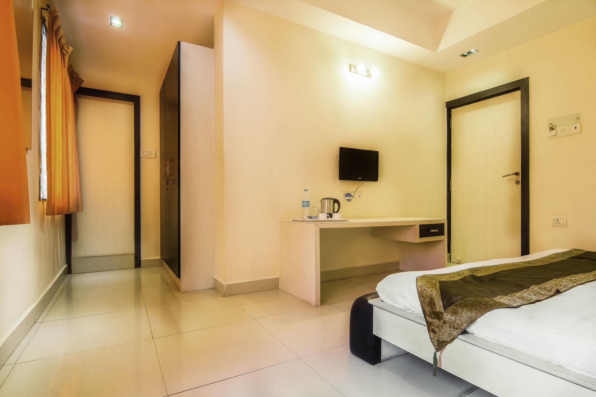 Treebo Trip Hive Hotel 3*