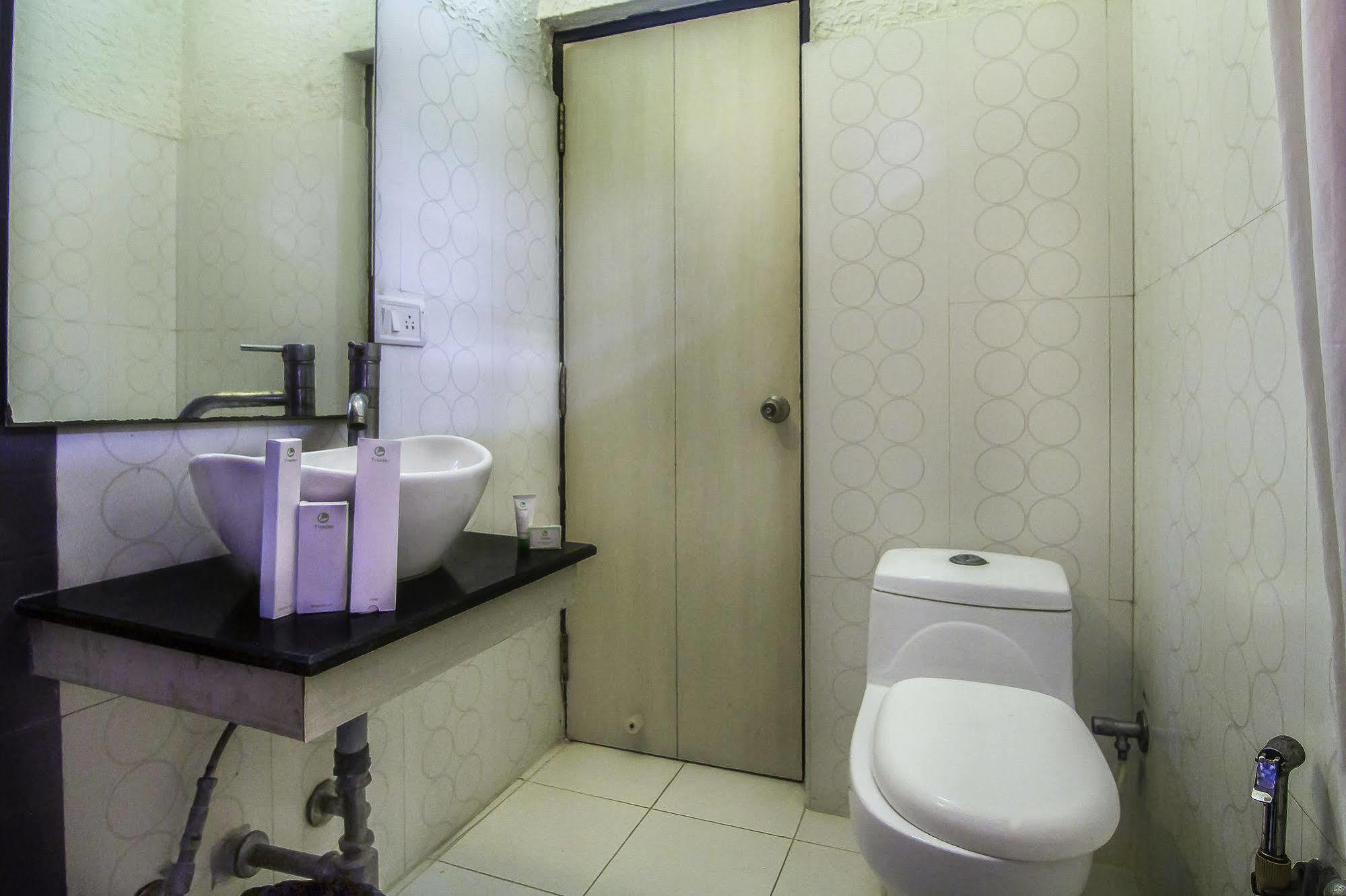 Treebo Trip Hive Hotel 3*
