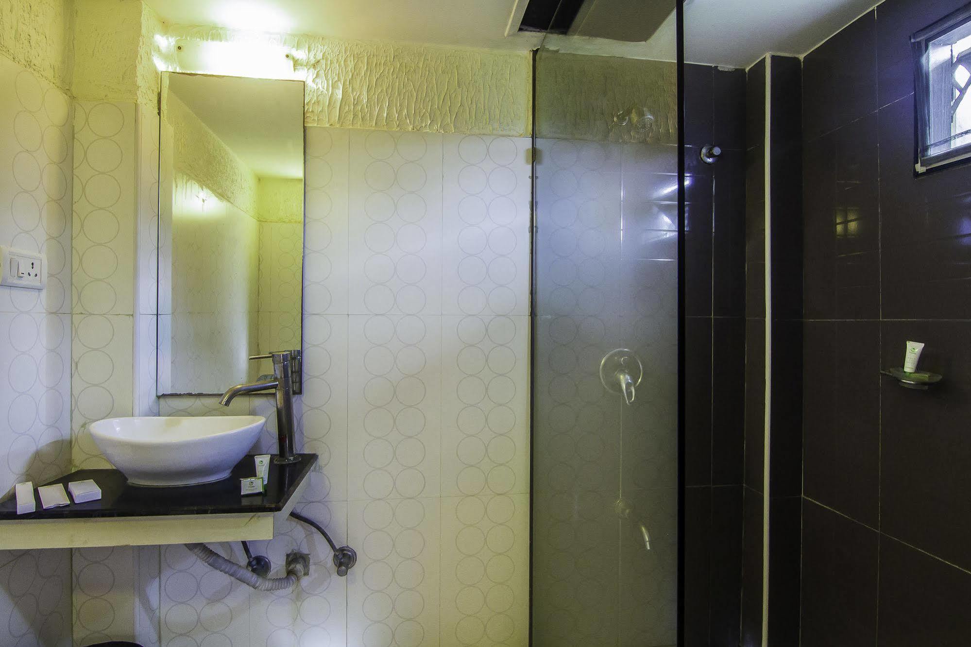 Treebo Trip Hive Hotel Chennai