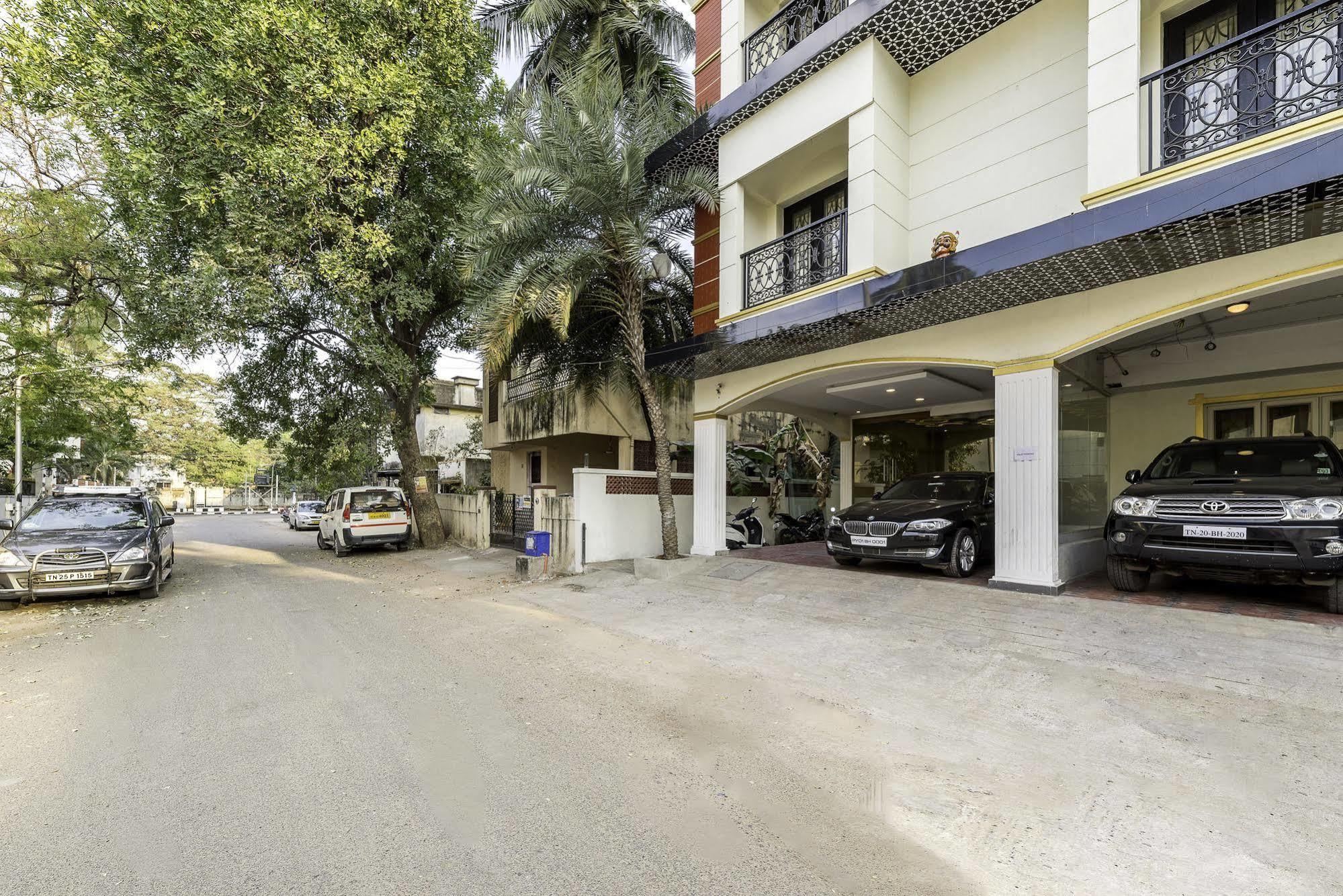 Treebo Elan Hotel