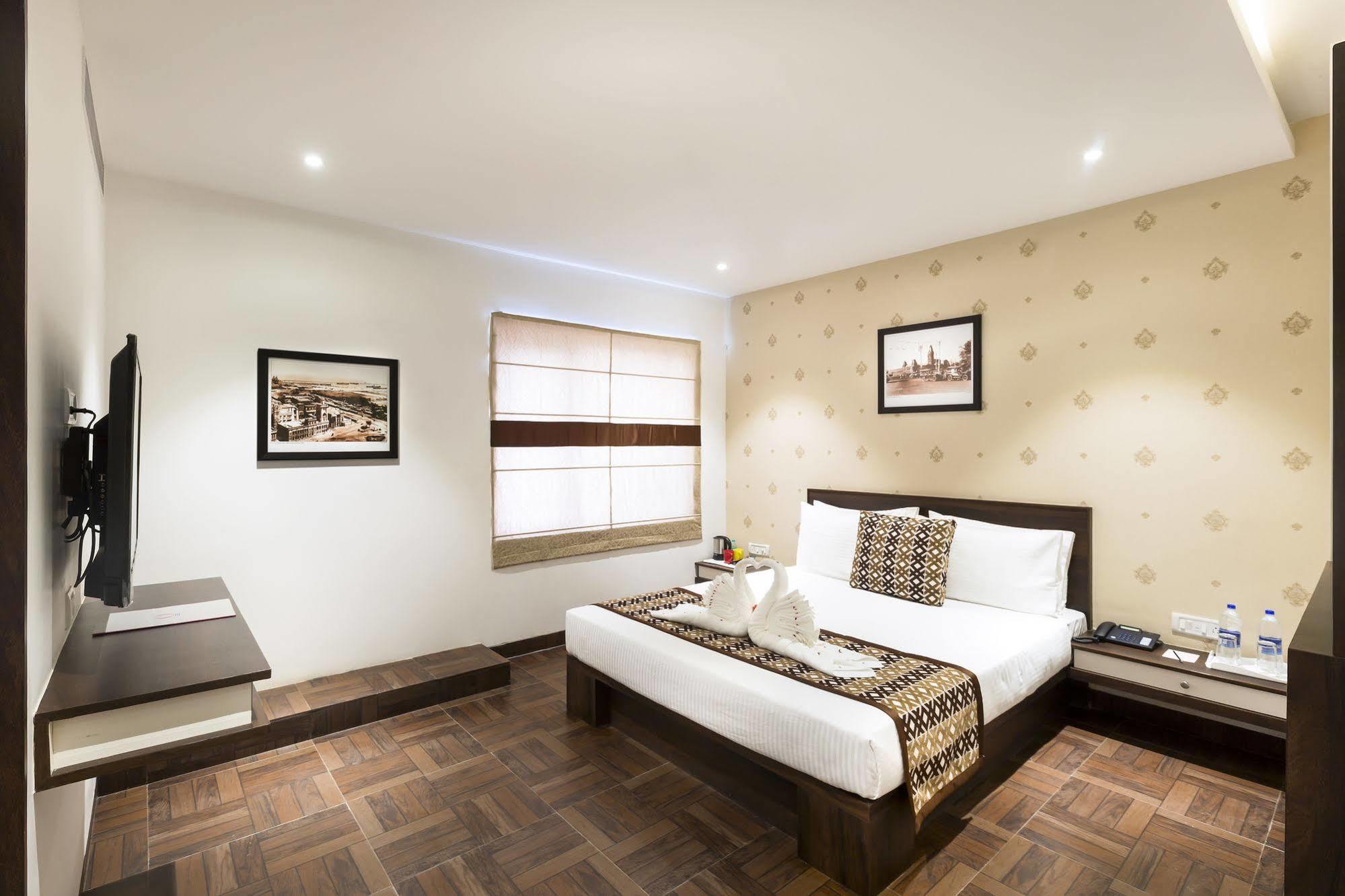 Hotel The Lotus Sameera
