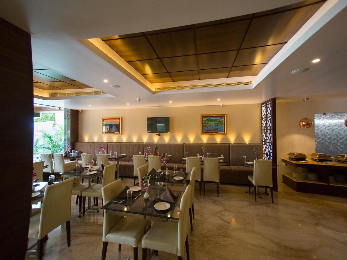 St Parklane Airport Hotel