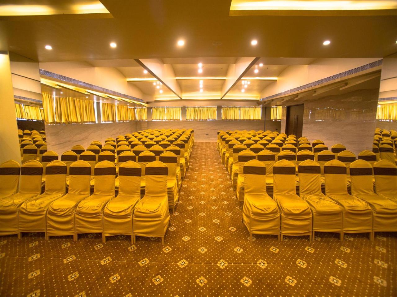 St Parklane Airport Hotel