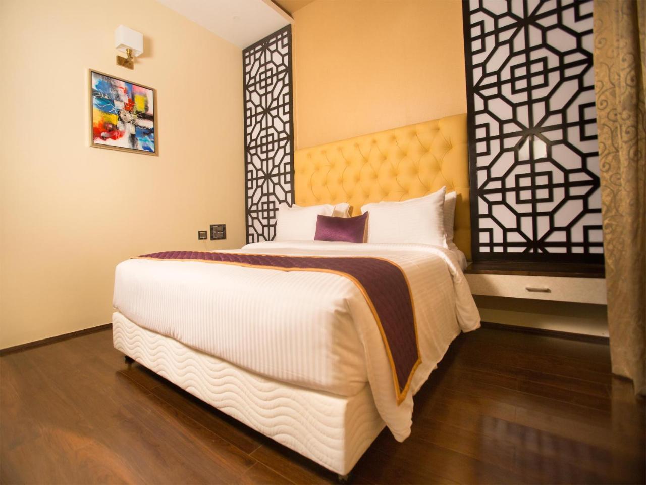 Hotel St Parklane Airport
