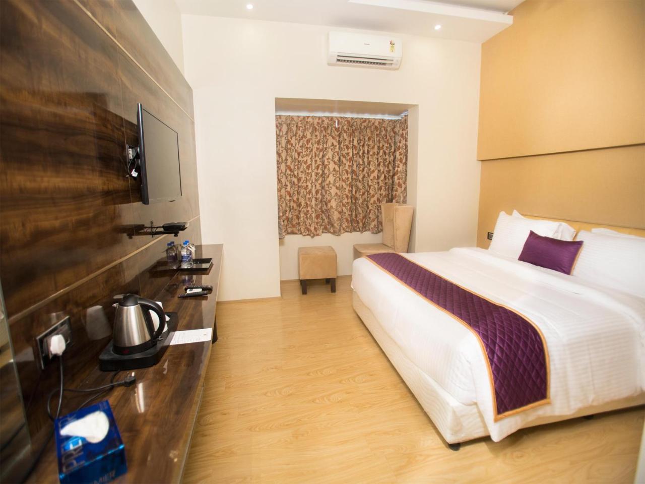 St Parklane Airport Hotel