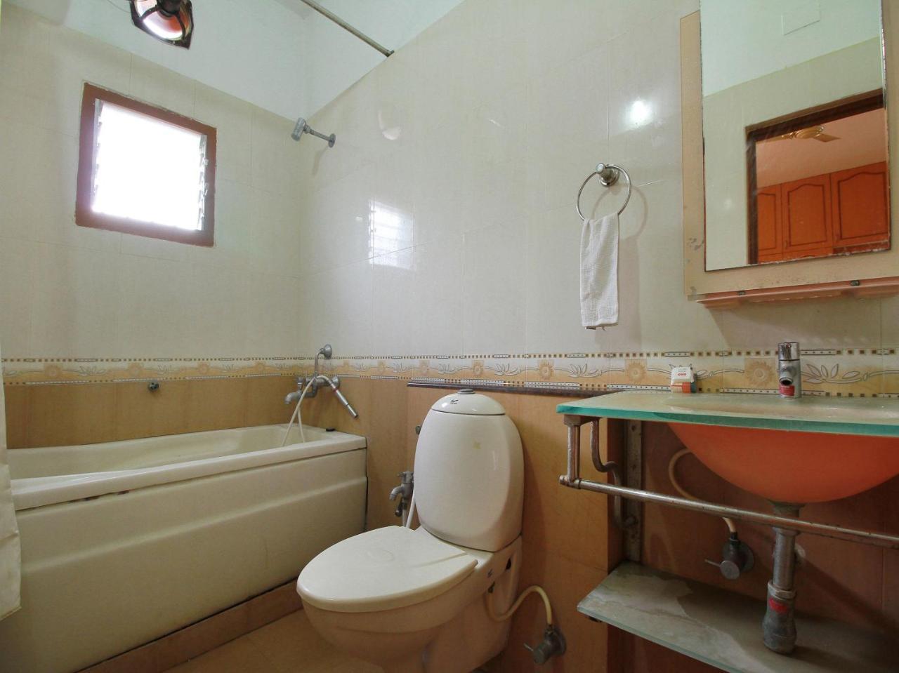 Hotel Oyo 5287 Velachery