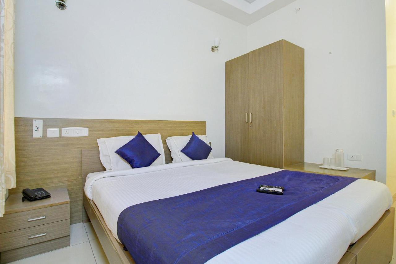 Oyo 3547 Raj Guru Residency