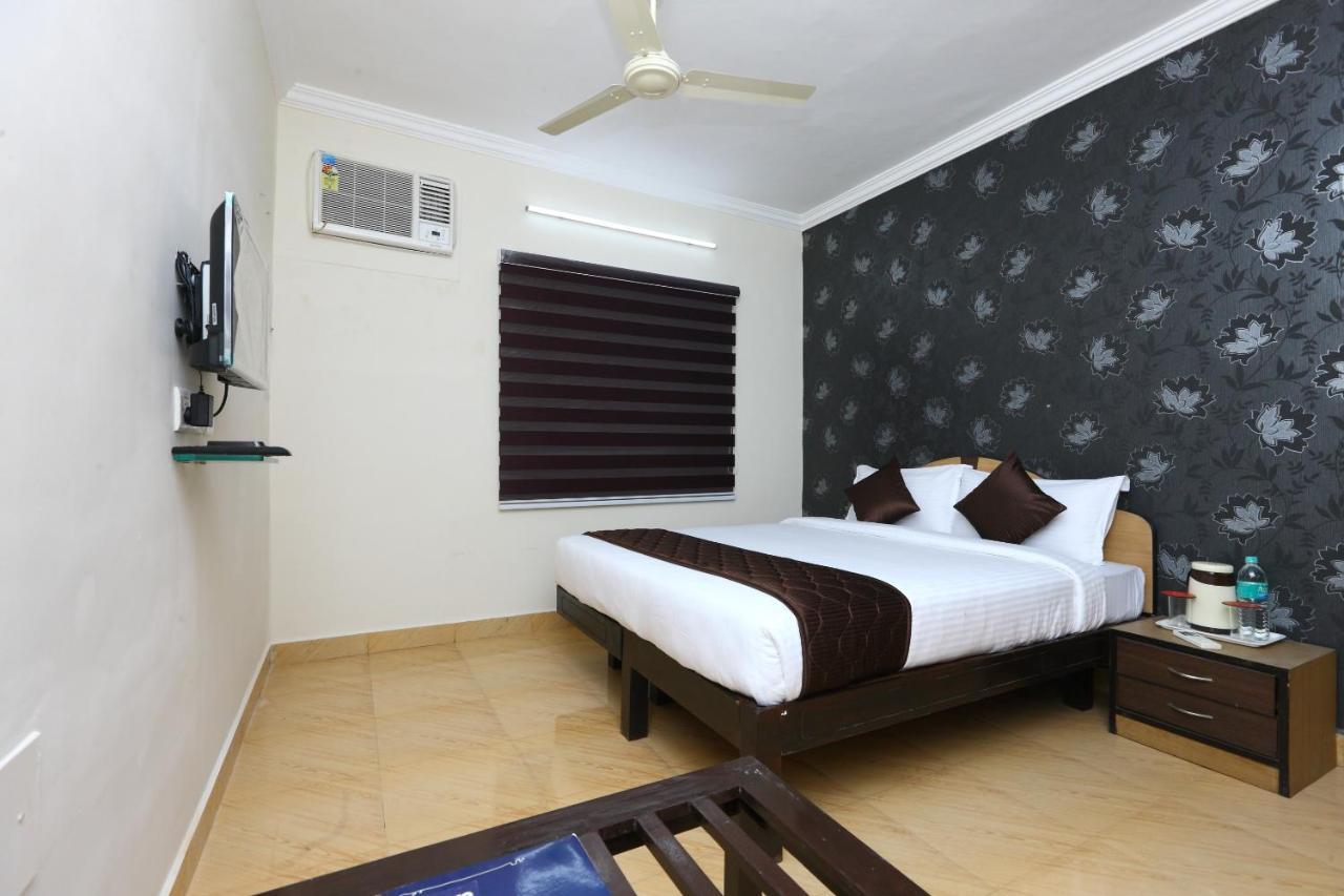 Oyo 9372 Rich 3* Chennai