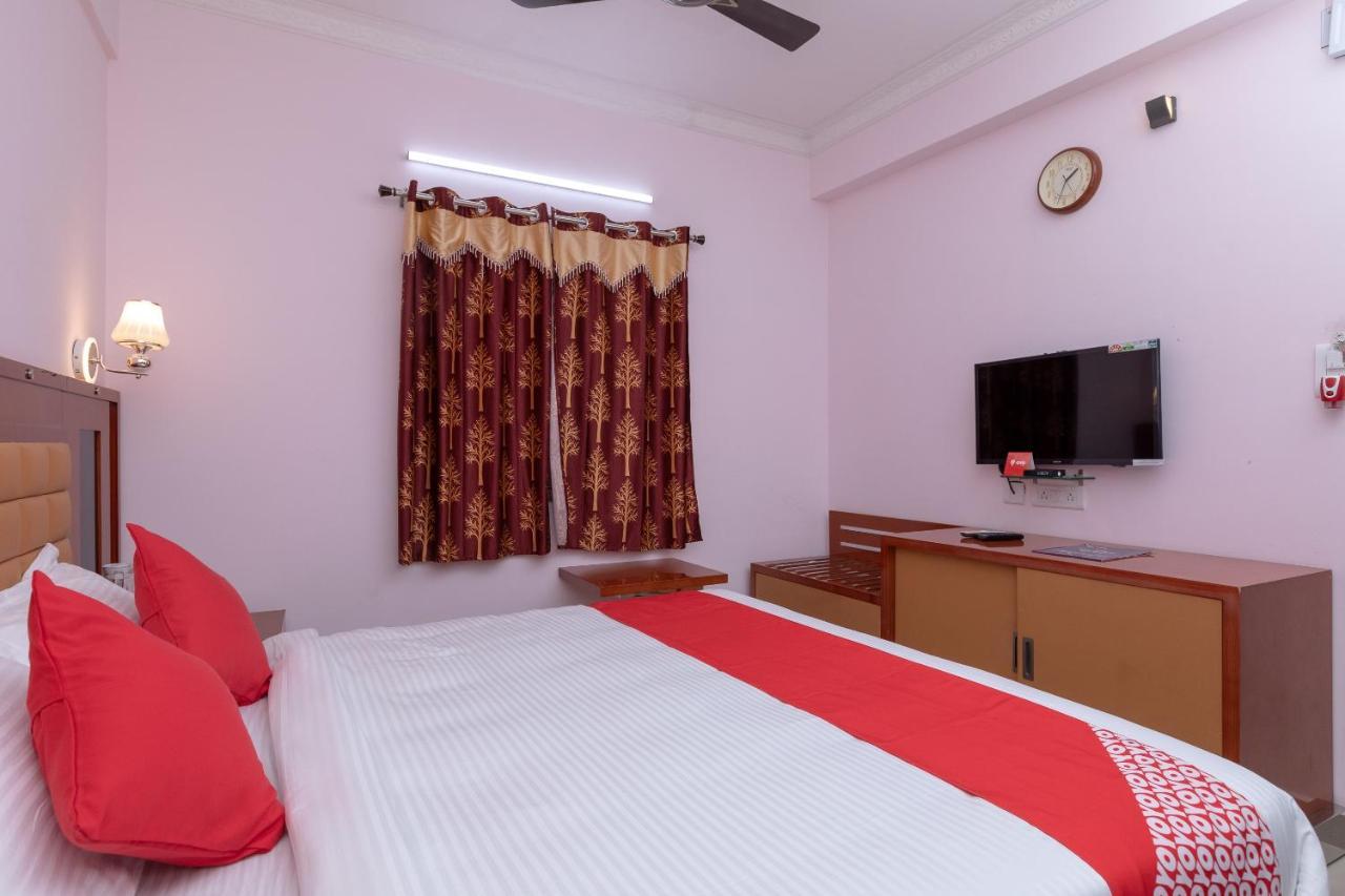 Hotel Oyo 17224 Swarnam Residency 3*