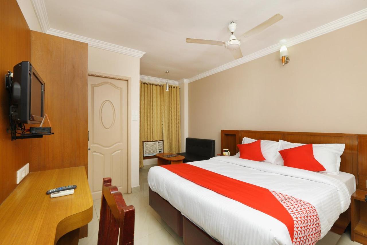 Hotel Oyo 15963 Manor