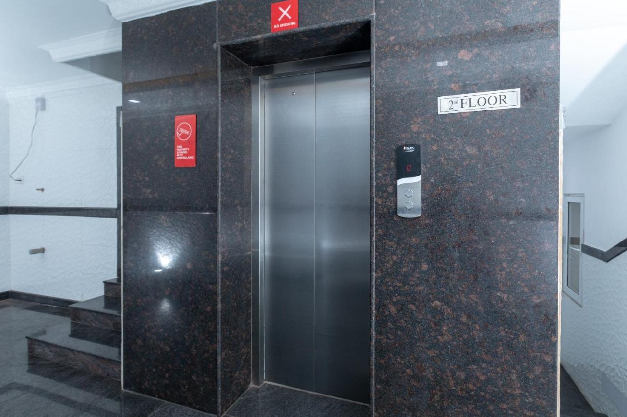 Oyo 17224 Swarnam Residency 3*