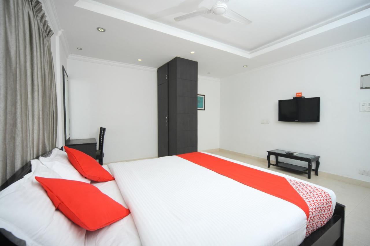 Oyo 17030 Bluten Hotel Chennai