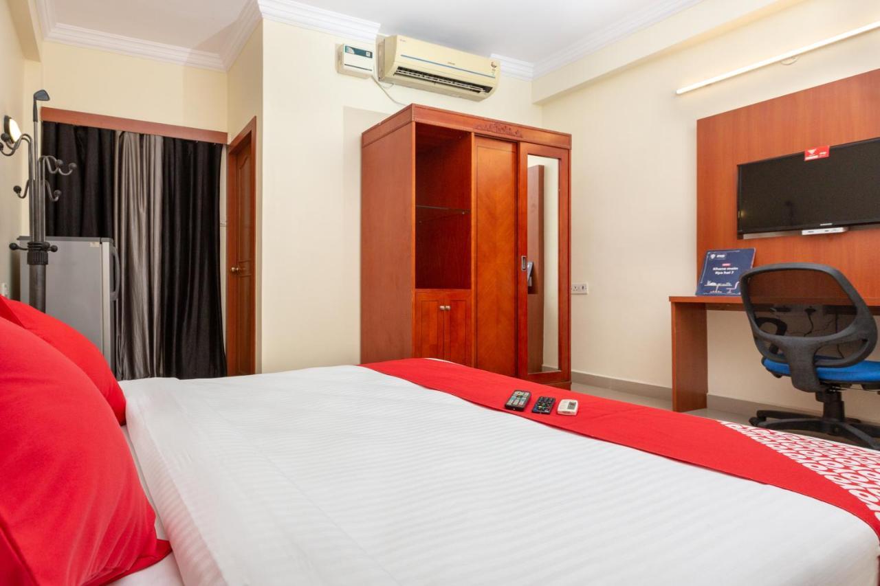 Oyo 22105 Half Moon Hotel 2*