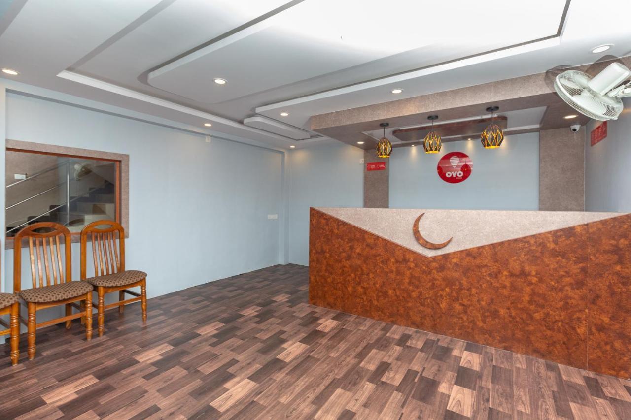 Hotel Oyo 22105 Half Moon Chennai