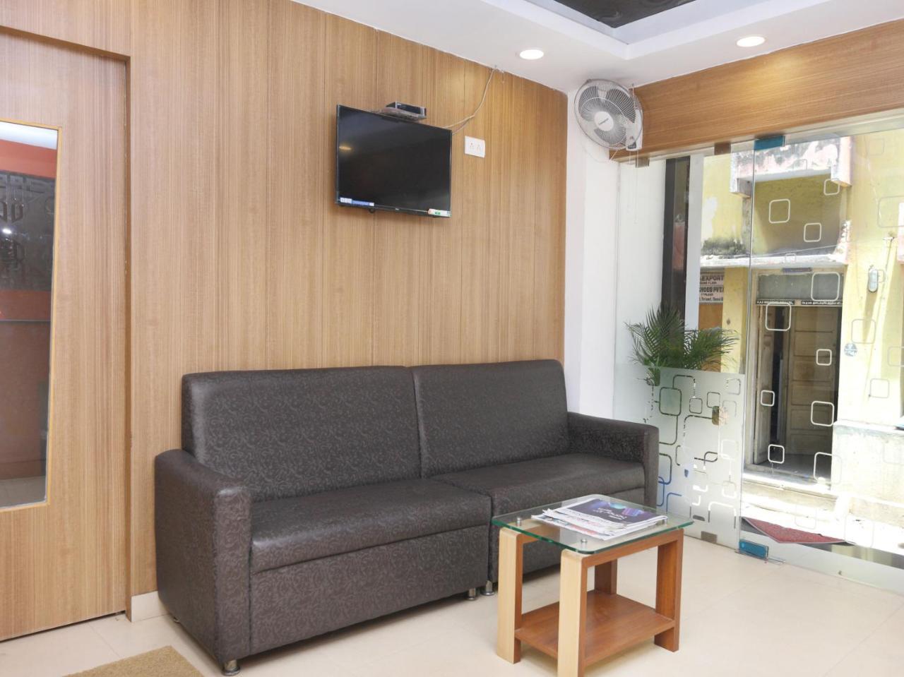 Oyo 14037 Hotel