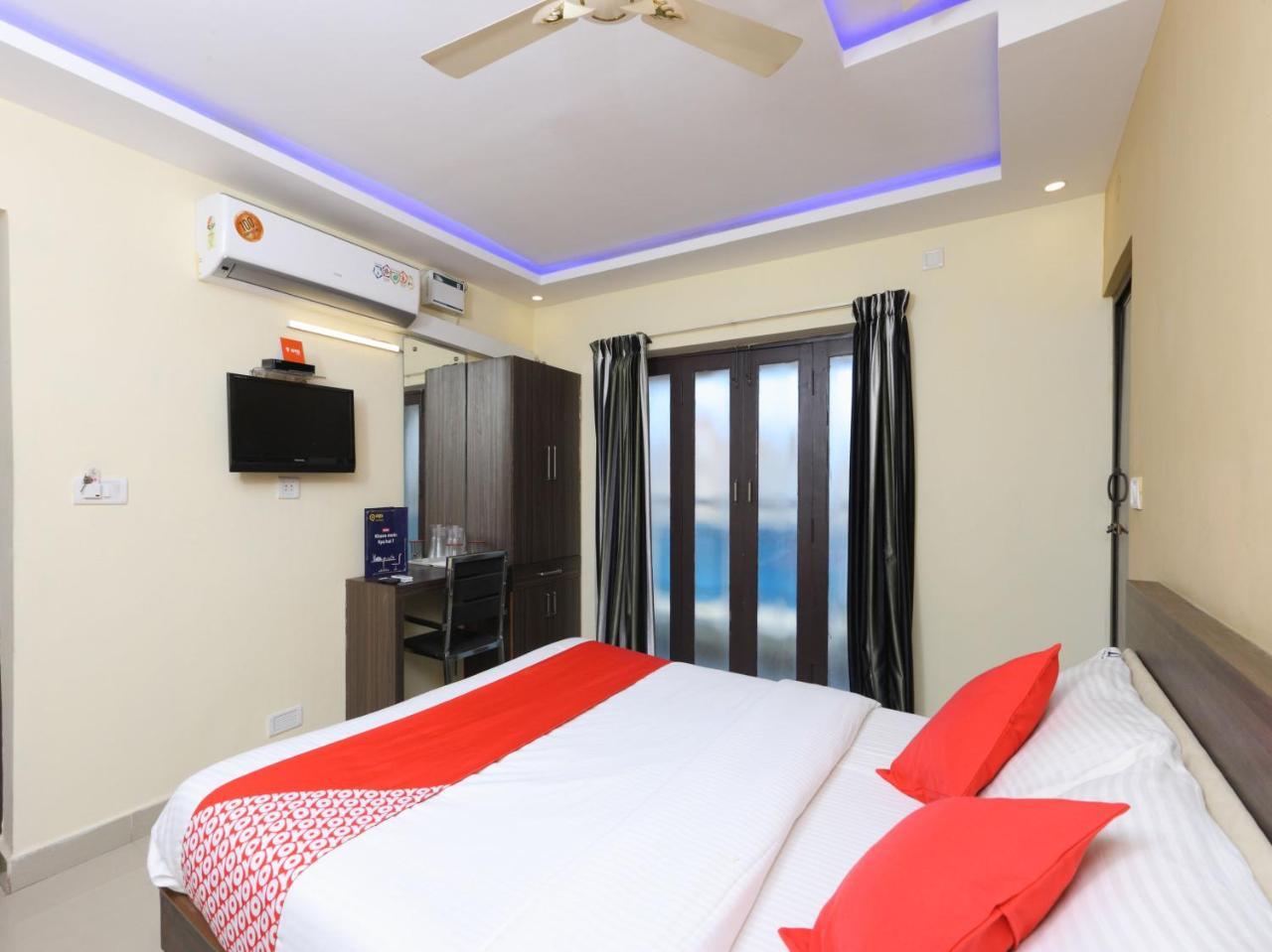 Oyo 14037 Hotel 3*