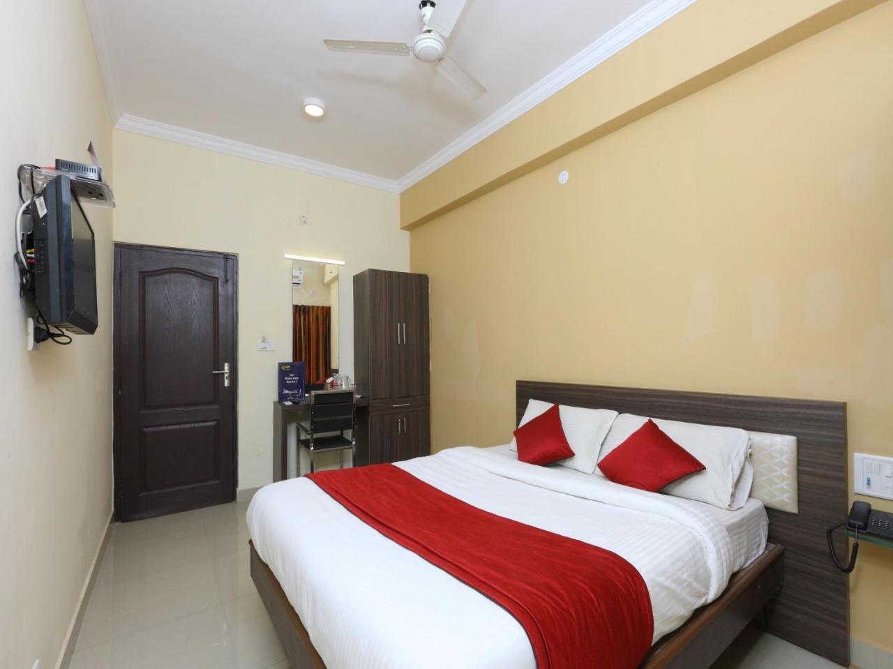Oyo 14037 Hotel