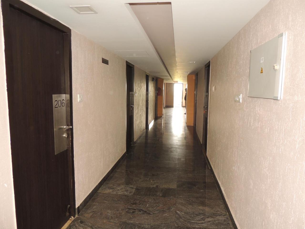 Highway Grand Hotel 2*