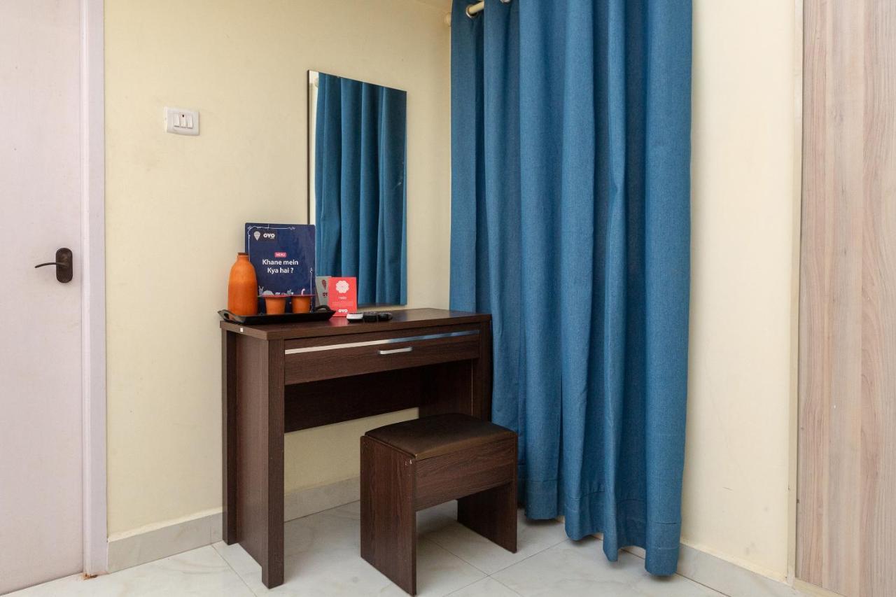 Oyo 23081 Little Service Hotel