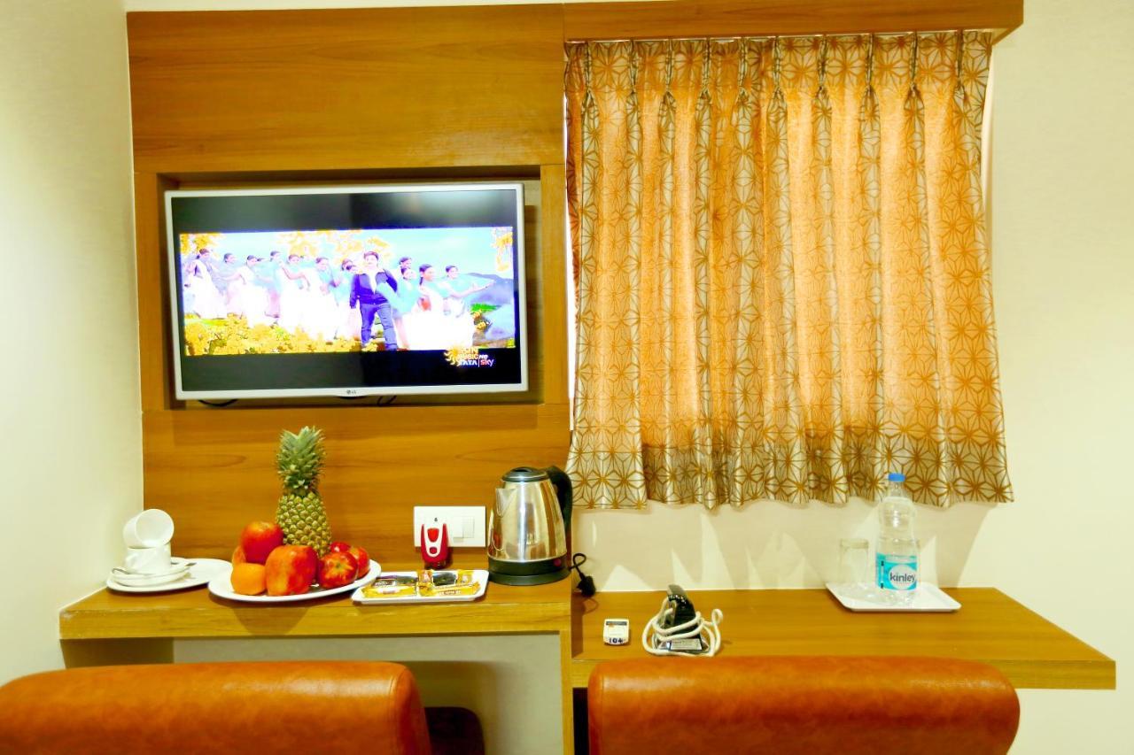Kek Grand Park Hotel 3*