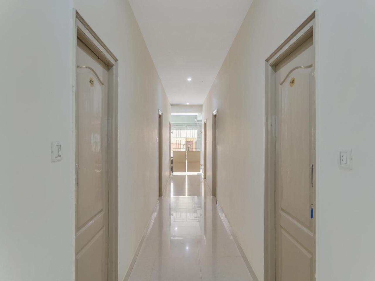 Oyo 19942 Prathyangira Associates 3* Chennai