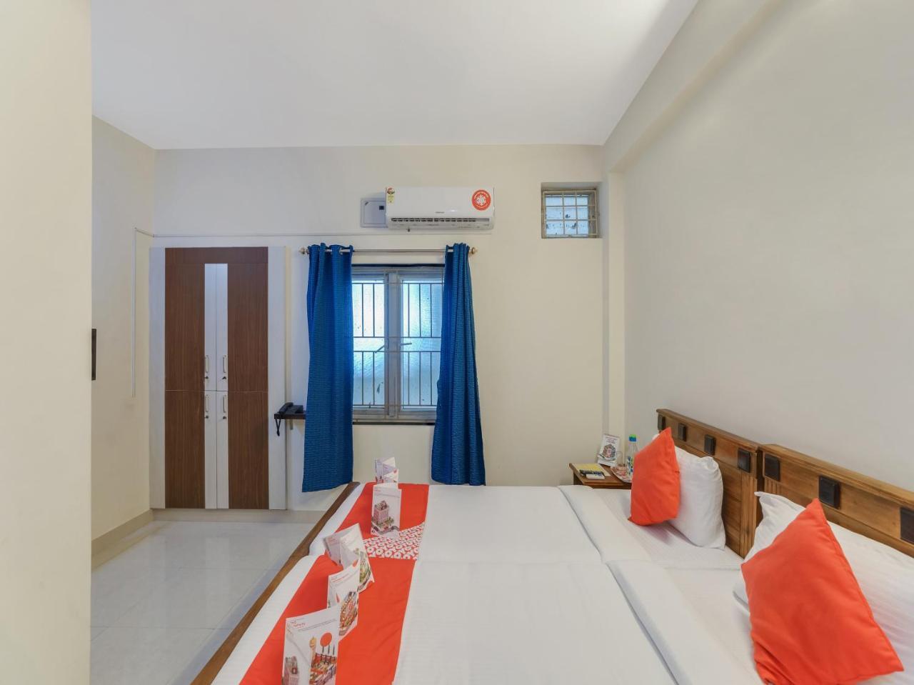 Oyo 19942 Prathyangira Associates Hotel 3*