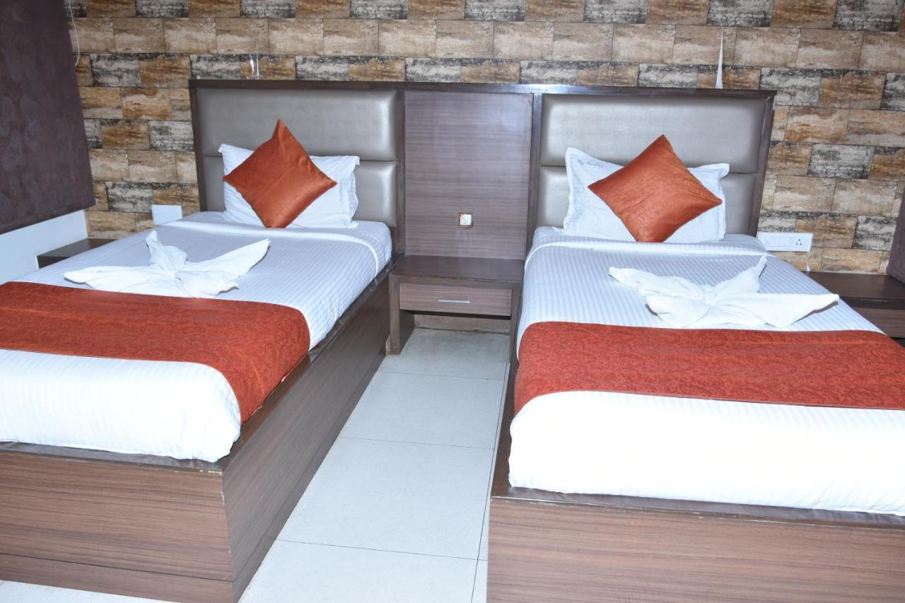 Raj Residency Near Us Consulate Hotel 3*