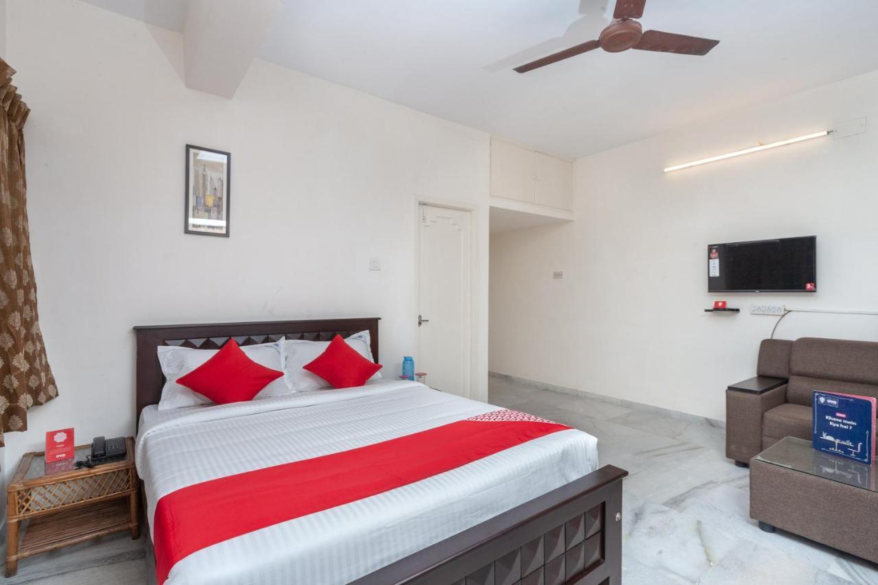 Oyo 24168 Amrita Hotel