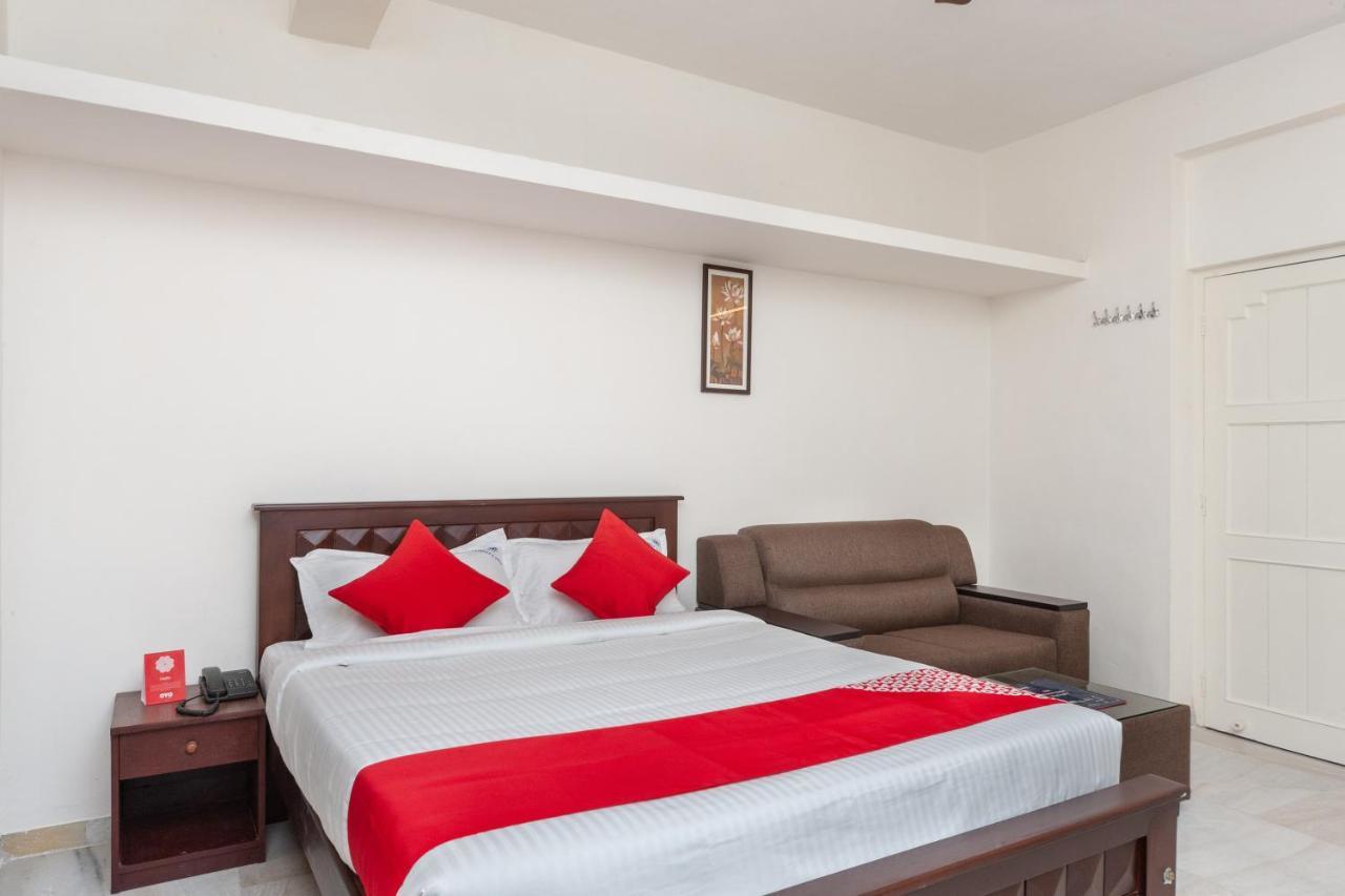 Oyo 24168 Amrita 3*