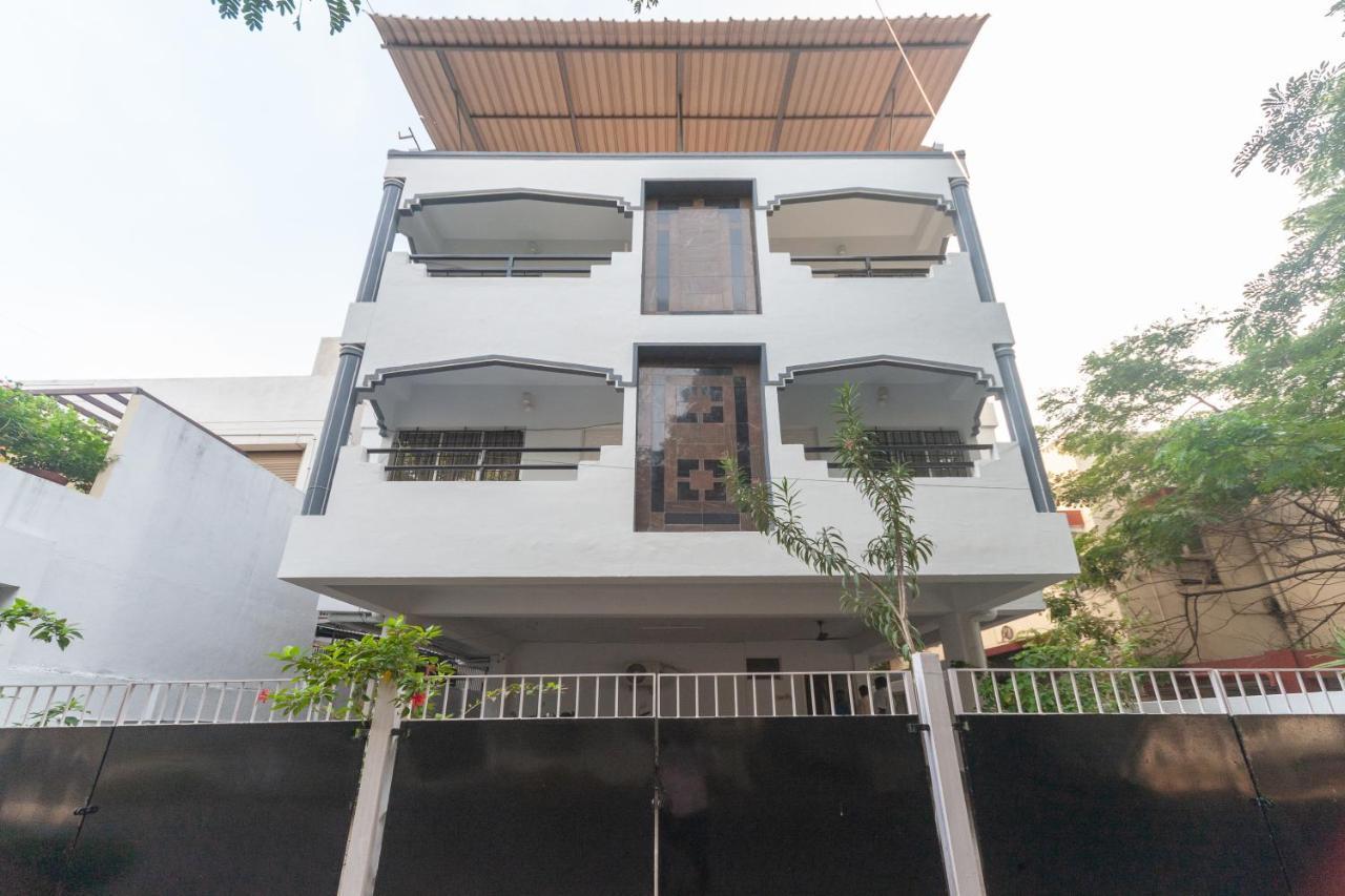 Oyo 24168 Amrita Hotel